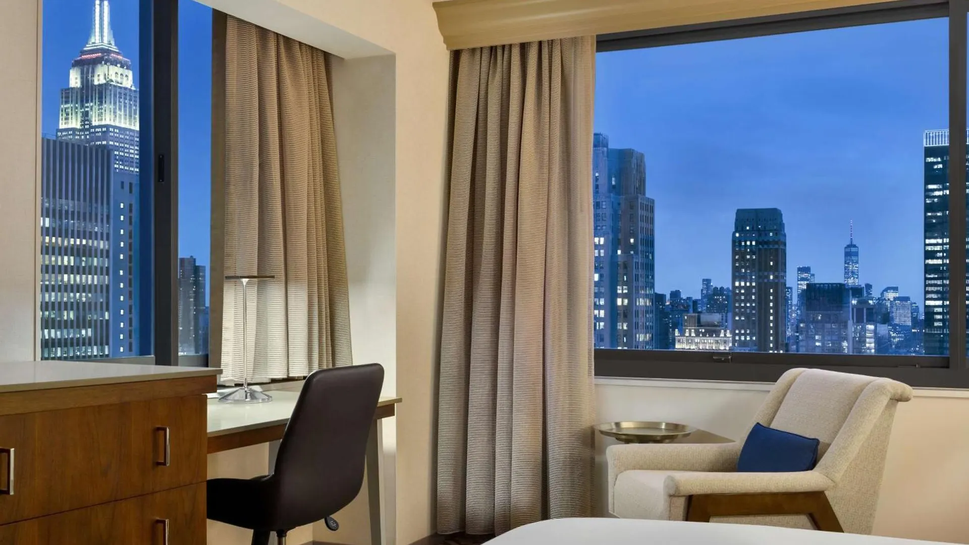 Hilton New York Times Square Hotel 4*,